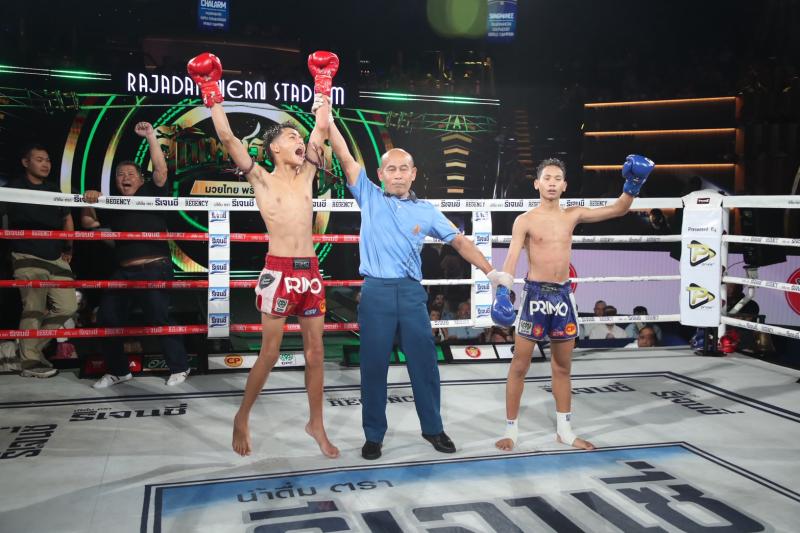 คู่แรก คู่ที่ 1 พิกัด 44 กก. เพชรวังหิน อ.วังหิน ...ชนะคะแนน... พรายนารายณ์ อึ่งอุบล