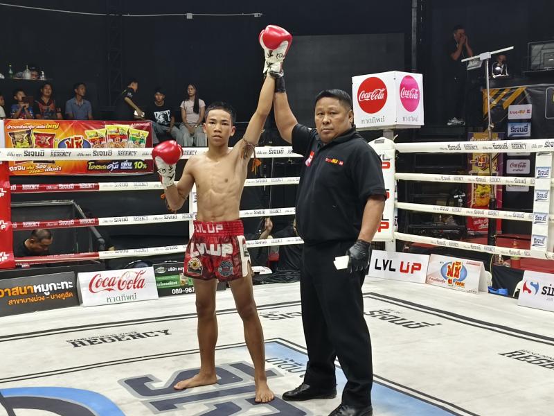 คู่ที่ 4  พิกัด 41 กก. คชสาร ศิษย์บุญมี ...ชนะคะแนน... เพชรภูผา พชรยิมส์