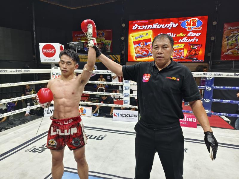 คู่ที่ 5 พิกัด 106 ปอนด์ เบิกฤกษ์ ลูกเมืองเพชร ...ชนะคะแนน... มนตรีเล็ก เพชรสุภานันท์