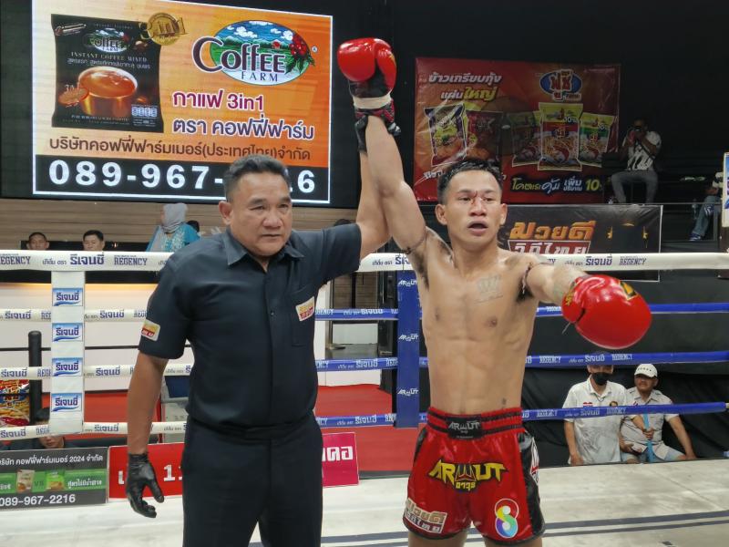 คู่ที่ 5 พิกัด 128 ปอนด์ เพชรสุพรรณ ลูกเมืองเพชร ...ชนะน็อกยก 4... ไทเกอร์ ส.ซากีฟ