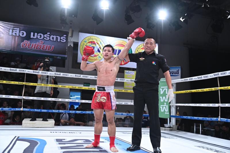 คู่แรก คู่ที่ 1 พิกัด 116 ปอนด์ นำเจริญ บุญลานนามวยไทย ...ชนะน็อกยก 3... สะตอเพชร ครัวทักษิณตะวันนา