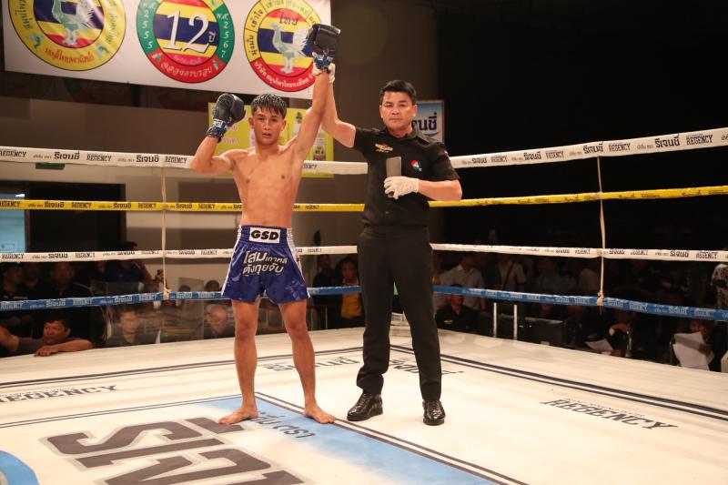 คู่ที่ 3 พิกัด 114 ปอนด์ กัปตัน วันของโอม.WKO ...แพ้คะแนน... นิธิกร เจพี.เพาเวอร์