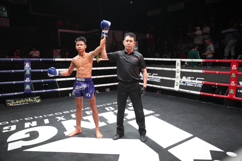 คู่ที่ 2 พิกัด 105 ปอนด์ ฉลามเงิน ซิลค์มวยไทย ...แพ้น็อกยก 3... สายน้ำ รร.ปีกไม้มวยไทย