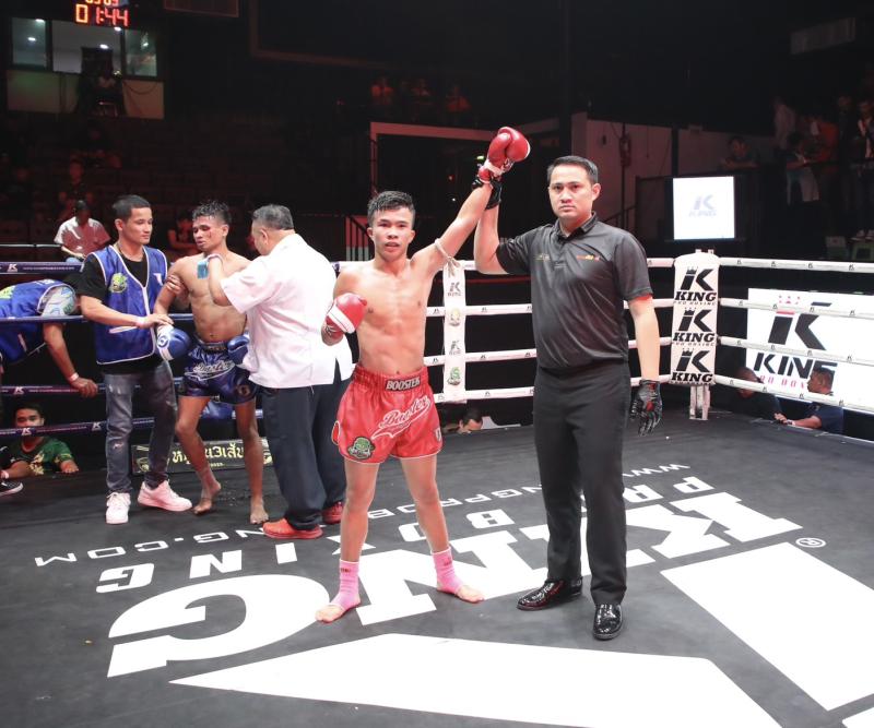 คู่ที่ 3 พิกัด 104 ปอนด์ ยอดเพชรโท บูมเด็กเซียน ...ชนะน็อกยก 3... เคน แจ๊คสันมวยไทยยิม