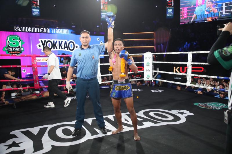 คู่แรก คู่ที่ 1 พิกัด 115 ปอนด์ นาโต้ เกียรติธงยศ ...แพ้น็อกยก 4... เพชรสุกใส พิทักษ์ทางหลวง