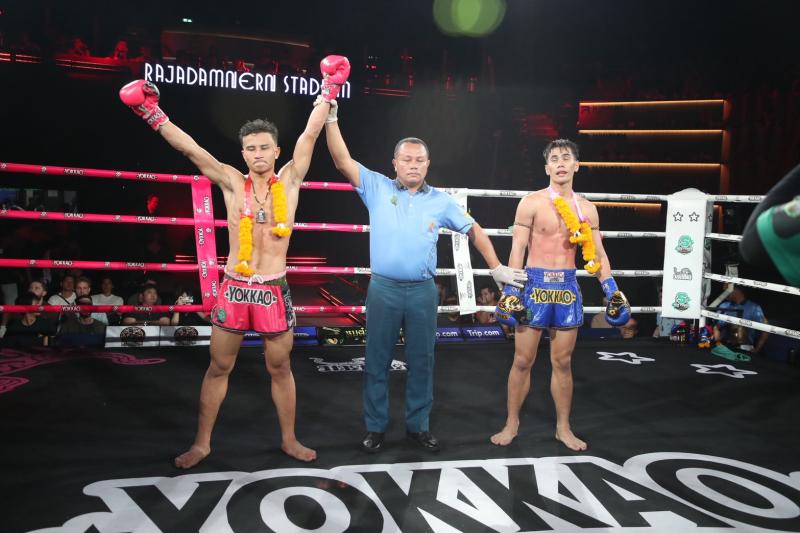 คู่ที่ 4  พิกัด 131 ปอนด์ คิวทอง TKD.มวยไทย ...ชนะคะแนน... สตางค์ทอง ช.ห้าพยัคฆ์