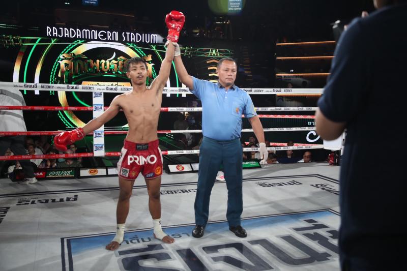 คู่ที่ 2 พิกัด 112 ปอนด์ ยิ้มสยาม ท.เทพซุนกวน ...ชนะน็อกยก 3... ตวงพลอย เกียรติฉัตรชัย