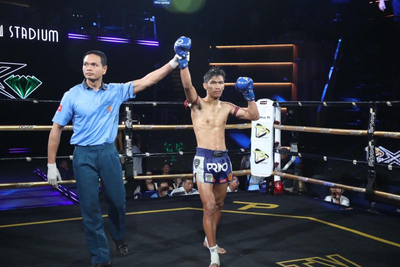 และคู่สุดท้าย คู่ที่ 9 พิกัด 132 ปอนด์ ศุภชัยเล็ก เหน่งซับใหญ่ ...แพ้น็อกยก 3... ปาฏิหาริย์ ภ.หลักบ และคู่สุดท้าย คู่ที่ 9 พิกัด 132 ปอนด์ ศุภชัยเล็ก เหน่งซับใหญ่ ...แพ้น็อกยก 3... ปาฏิหาริย์ ภ.หลักบ