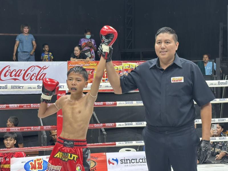 คู่แรก คู่ที่ 1 พิกัด 41 กก. เพชรฆาต ศ.ประวัติเมือง ...ชนะน็อกยก 3... เพชรมณี ศิษย์ศรายุ