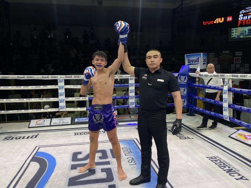 คู่ที่ 3 พิกัด 131 ปอนด์ ณัฐ ราชานนท์ ...แพ้น็อกยก 5... เพชรมณี แสงพิชิตมวยไทย คู่ที่ 3 พิกัด 131 ปอนด์ ณัฐ ราชานนท์ ...แพ้น็อกยก 5... เพชรมณี แสงพิชิตมวยไทย