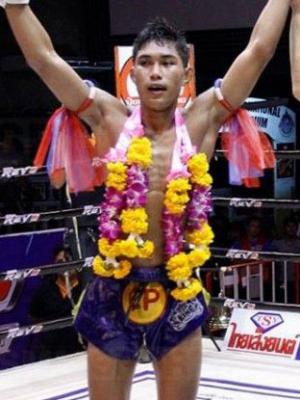เทพวาฤทธิ์ ราไวยมวยไทย