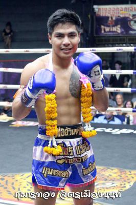 กุมารทอง จิตรเมืองนนท์