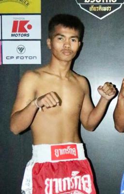 เพชรสายฟ้า ศิริลักษณ์มวยไทย