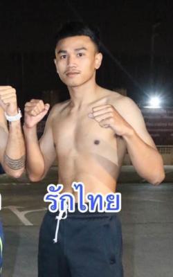 รักไทย เกียรติฉัตรชัย