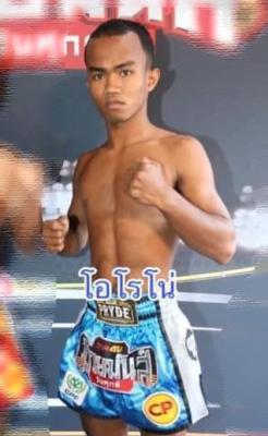 โอโรโน่ อภิชาติมวยไทยยิม