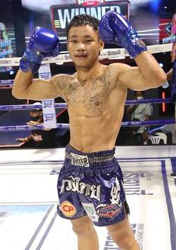 เจริญทรัพย์สิน บุญลานนามวยไทย