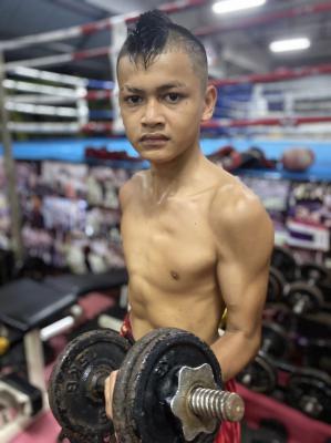 เพชรใหม่ เสถียรมวยไทย
