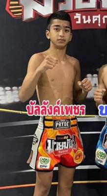 บังลังค์เพชร เปิ้ลนคร