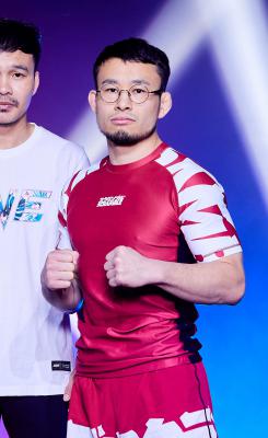 โตชิยะซุ ซากาเอะ