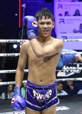 เจริญทรัพย์ เพชรภูมิมวยไทย