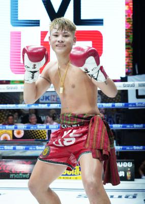 เพชรแสงเทียน โก๊ะตี๋สวนสนุกแคตตัส