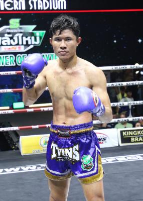 กุหลาบขาว ศ.กุลวงศ์