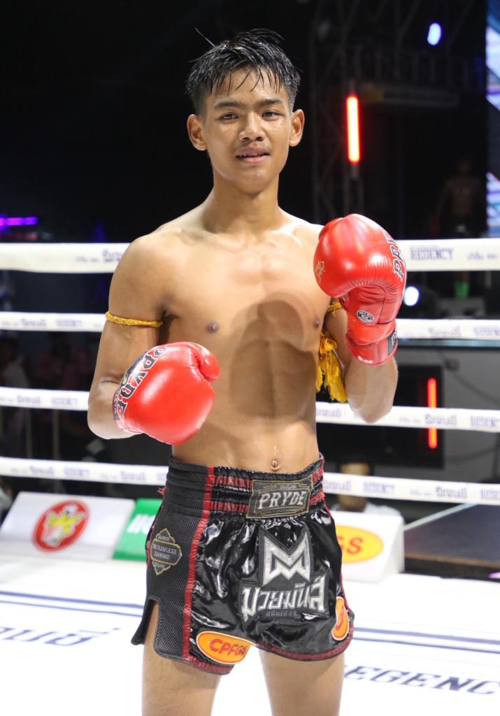 ดีแม็กซ์ เจดีย์มวยไทยยิม