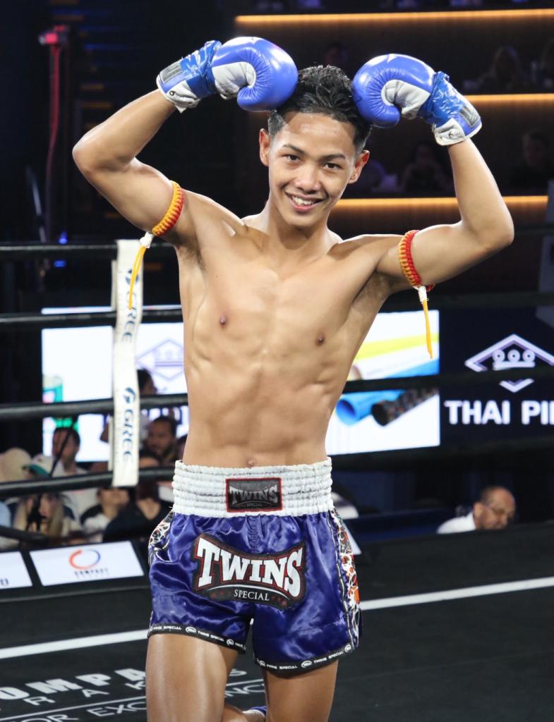 เพชรทวีชัย ไฟต์เตอร์มวยไทย