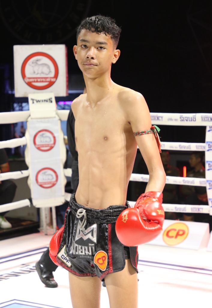เด่นมีชัยเล็ก จ.นพรัตน์