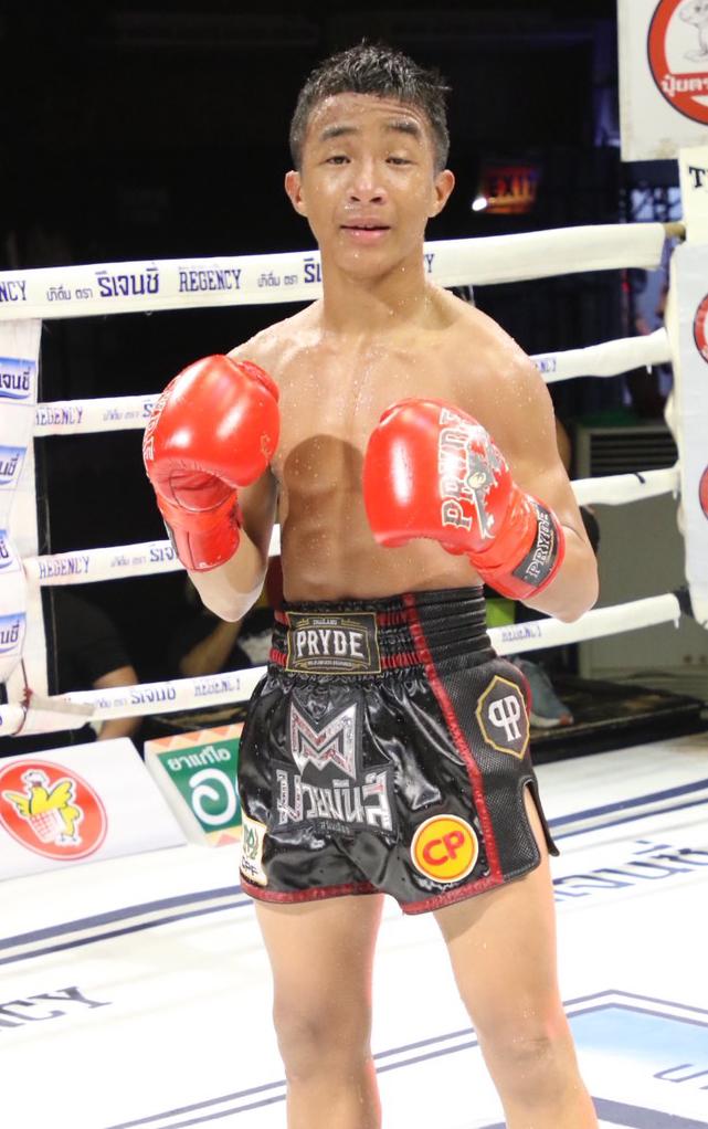 โรเบิร์ต  ปานนิวัฒน์มวยไทย