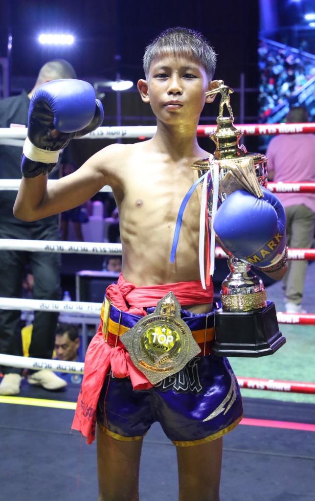 สิงห์ใหญ่ นกยีนส์ลาดกระบัง