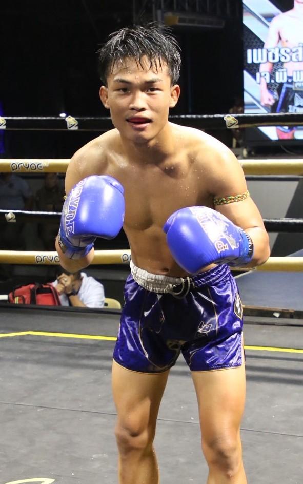 เพชรส่องแสง เจ.พี.เพาเวอร์