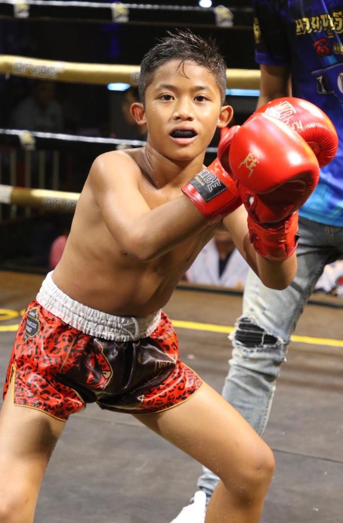 เพชรอัศวิน มวยหูทวีศักดิ์เล็ก