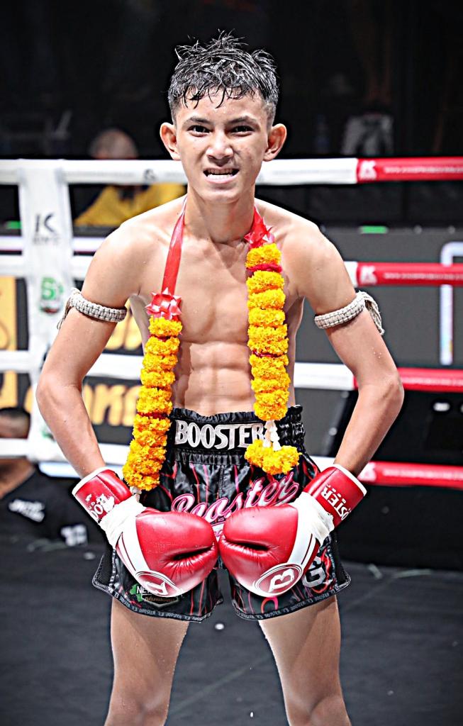 ฮ่องเต้เล็ก รินมวยไทย