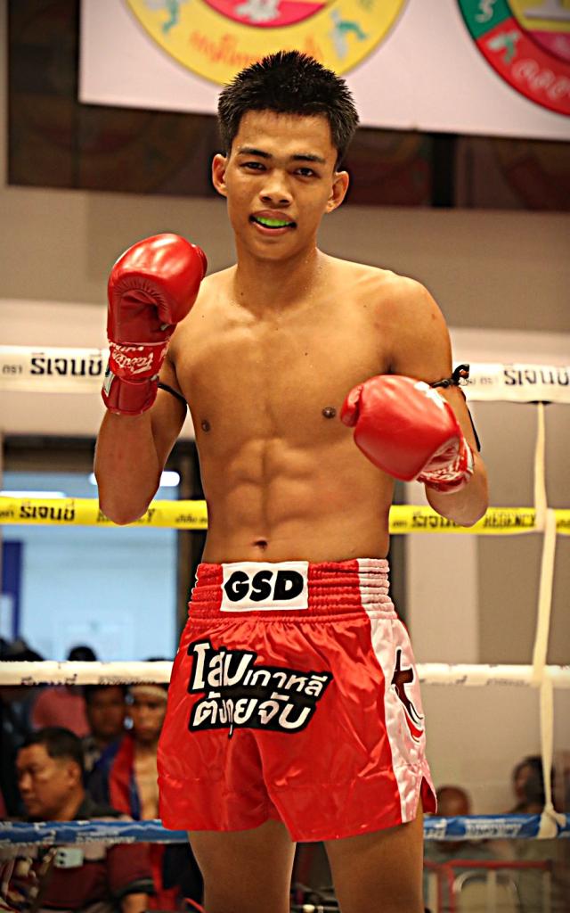 ฉัตรชัยน้อย ลักกี้บันเทิง