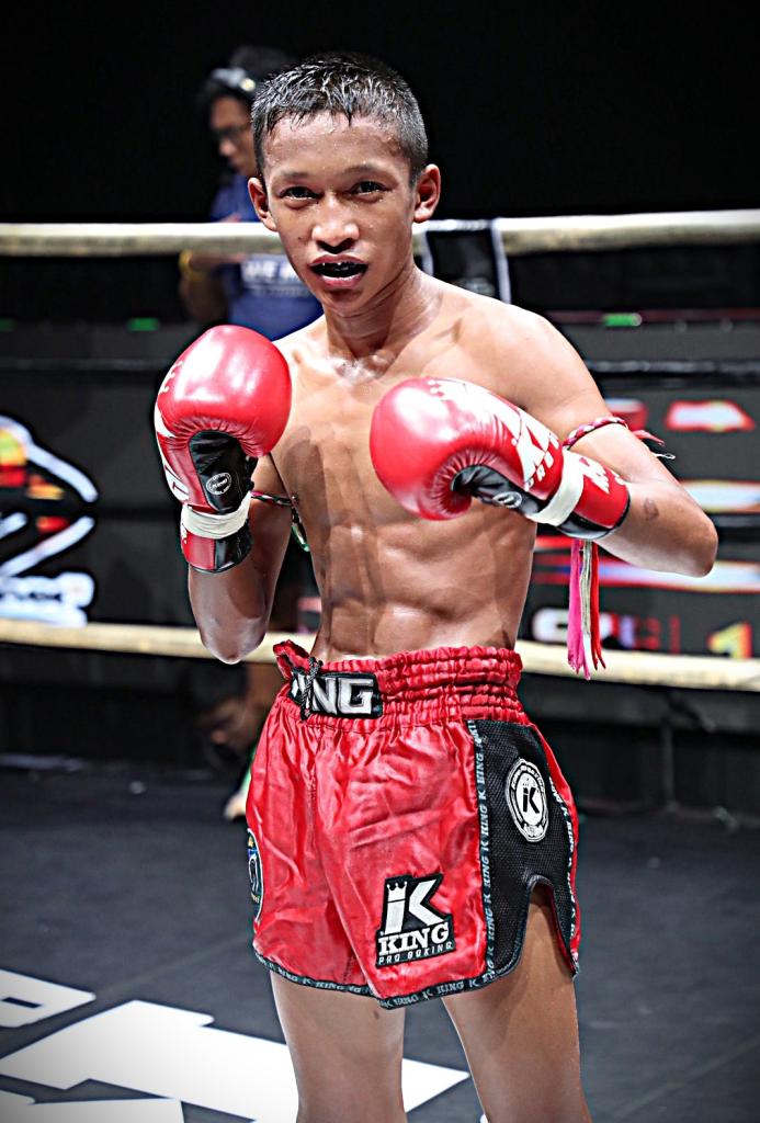 ธนกร สิงห์นครแว่น