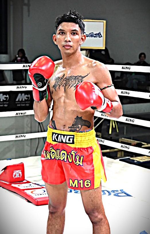 ยอดฉัตรเล็ก ศิษย์ไชโย