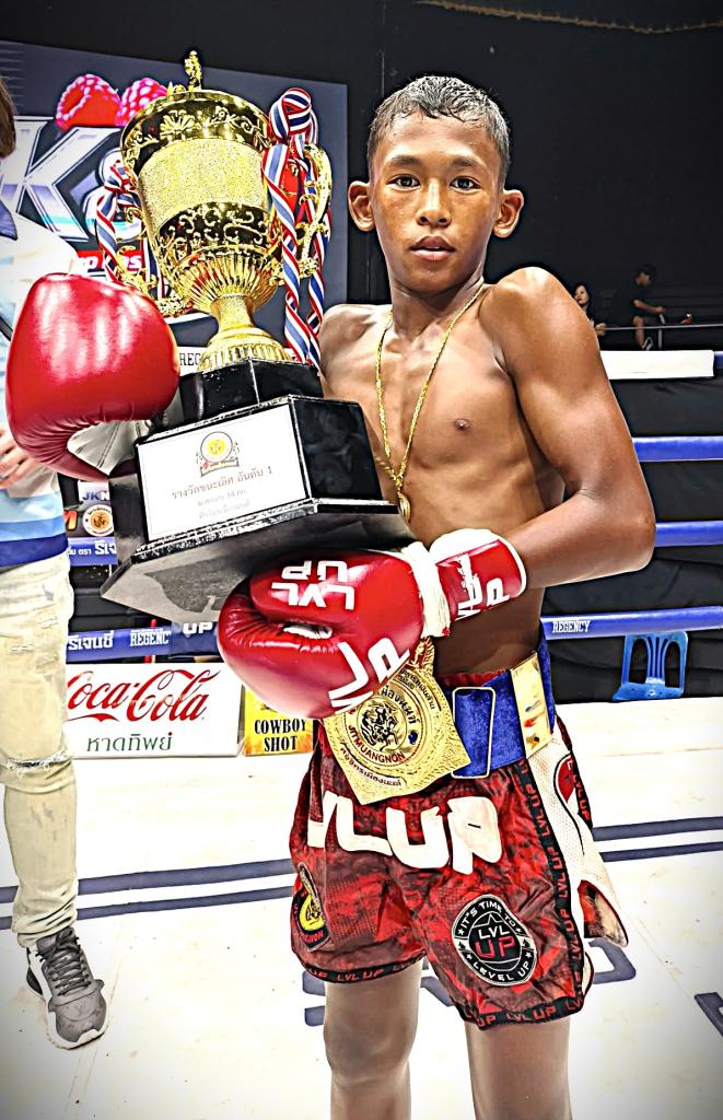 ชลธารเล็ก ก.อดิศักดิ์ ชลธารเล็ก ก.อดิศักดิ์