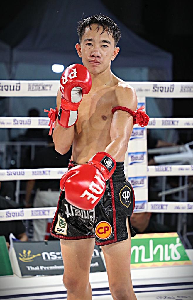 นักชกมุมน้ำเงิน บั้งไฟพิฆาต ทรายมูลสนุ๊กเกอร์ บั้งไฟพิฆาต ทรายมูลสนุ๊กเกอร์