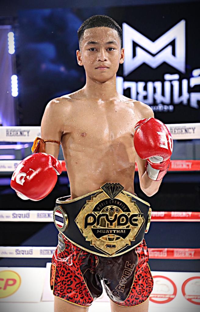 นักชกมุมน้ำเงิน ทัพไทย ส.เปรมบุตร ทัพไทย ส.เปรมบุตร