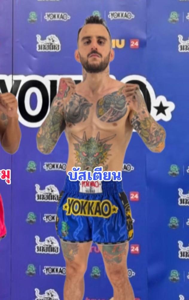 นักชกมุมน้ำเงิน บัสเตียน ส.บุญมีฤทธิ์ บัสเตียน ส.บุญมีฤทธิ์