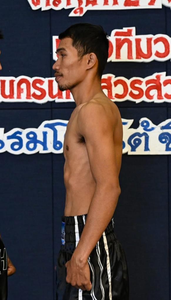 นักชกมุมน้ำเงิน คาร์โล เดเมซิลโล คาร์โล เดเมซิลโล