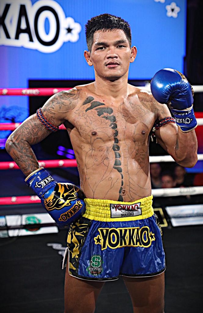 นักชกมุมน้ำเงิน ซุปเปอร์บาส พญาหนอนยิมส์ ซุปเปอร์บาส พญาหนอนยิมส์