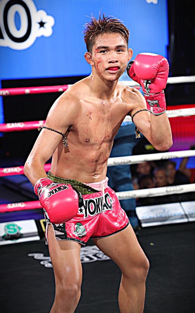 นักชกมุมแดง เด่นพยัคฆ์ ส.สมหมาย เด่นพยัคฆ์ ส.สมหมาย