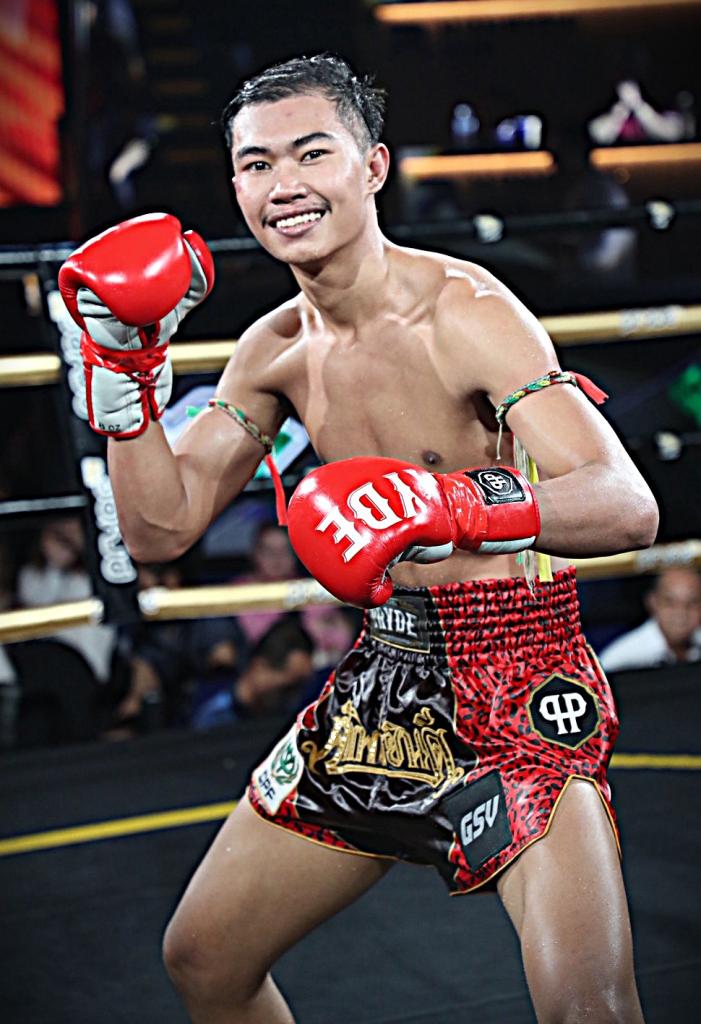 นักชกมุมแดง ศุภชัยเล็ก เหน่งซับใหญ่ ศุภชัยเล็ก เหน่งซับใหญ่