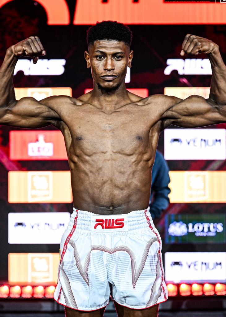 นักชกมุมน้ำเงิน อัคราม อูชิบิ ภูเก็ตคิงส์มวยไทย อัคราม อูชิบิ ภูเก็ตคิงส์มวยไทย