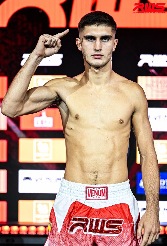 นักชกมุมน้ำเงิน แฮรี่ มัวร์ แฮรี่ มัวร์