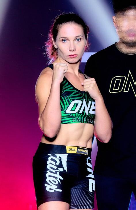 อเดเล นีเบล