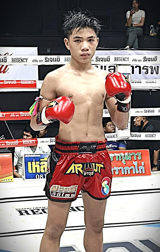 เก้าโพธิ์แดง ศักดิ์แสนพันธ์