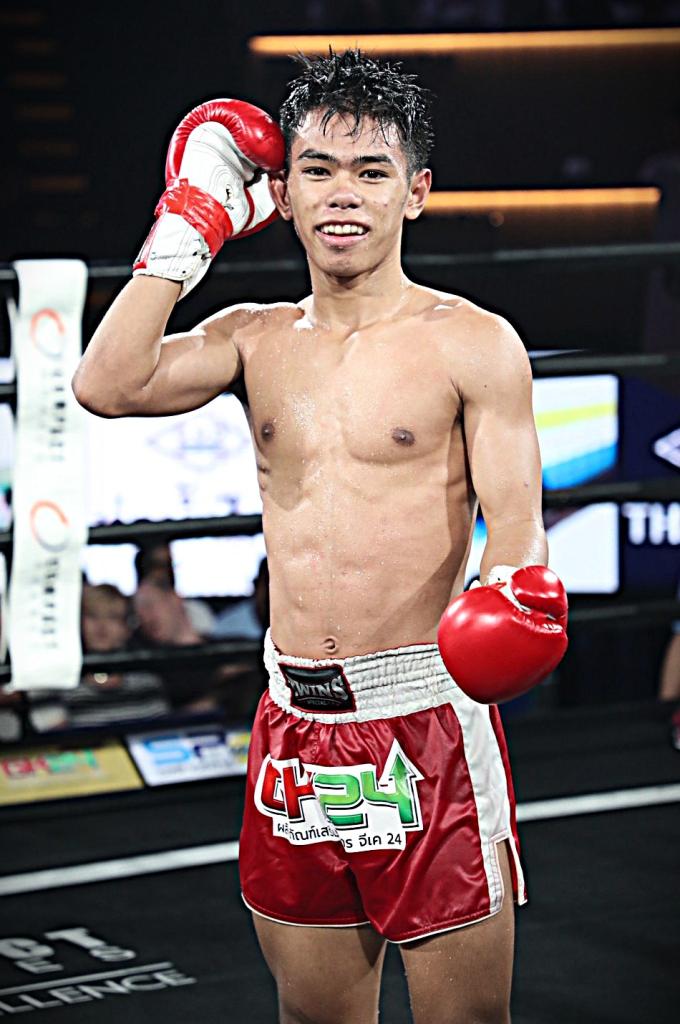 เด็ดดวงเล็ก พี.เค.แสนชัยมวยไทยยิม